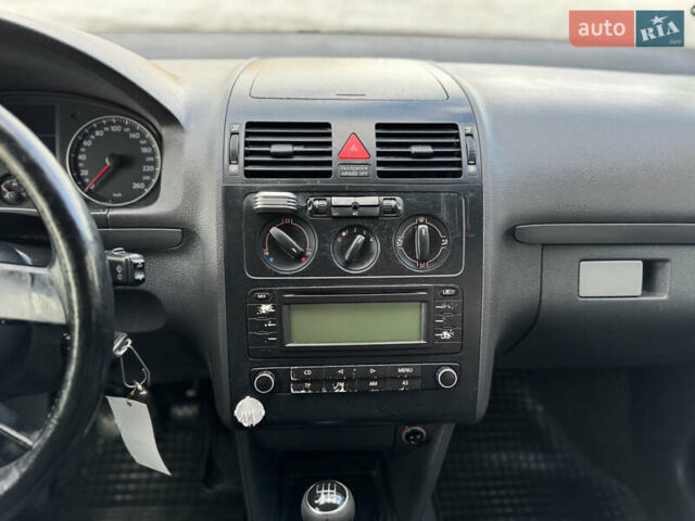 Синий Фольксваген Туран, объемом двигателя 1.6 л и пробегом 250 тыс. км за 5450 $, фото 30 на Automoto.ua