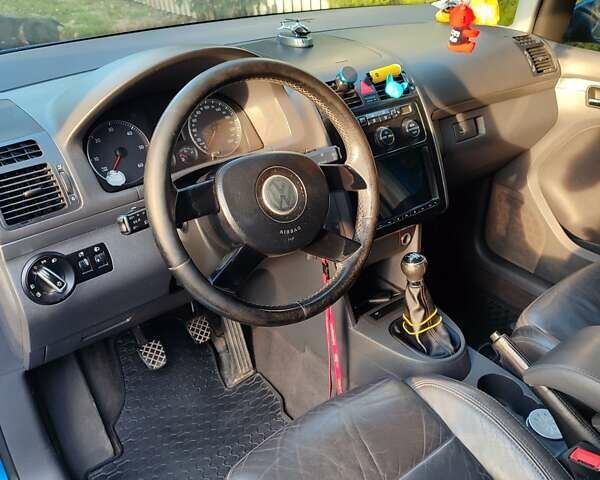 Синий Фольксваген Туран, объемом двигателя 1.97 л и пробегом 377 тыс. км за 6000 $, фото 10 на Automoto.ua