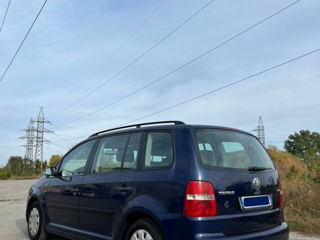 Синий Фольксваген Туран, объемом двигателя 2 л и пробегом 300 тыс. км за 2800 $, фото 4 на Automoto.ua