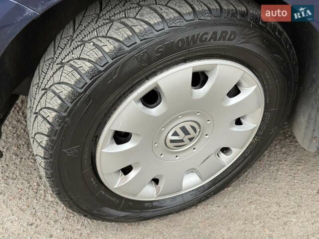 Синий Фольксваген Туран, объемом двигателя 1.6 л и пробегом 246 тыс. км за 5800 $, фото 19 на Automoto.ua