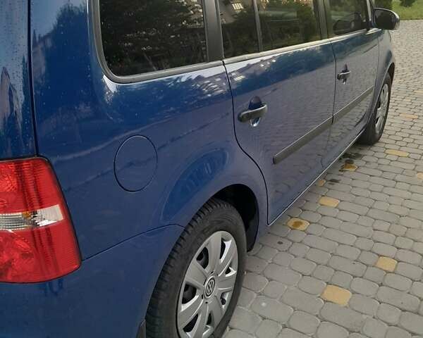 Синий Фольксваген Туран, объемом двигателя 1.6 л и пробегом 277 тыс. км за 5399 $, фото 6 на Automoto.ua