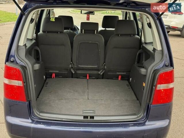 Синий Фольксваген Туран, объемом двигателя 1.6 л и пробегом 246 тыс. км за 5800 $, фото 17 на Automoto.ua