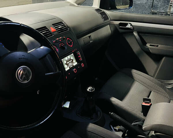 Синий Фольксваген Туран, объемом двигателя 1.6 л и пробегом 240 тыс. км за 6300 $, фото 14 на Automoto.ua