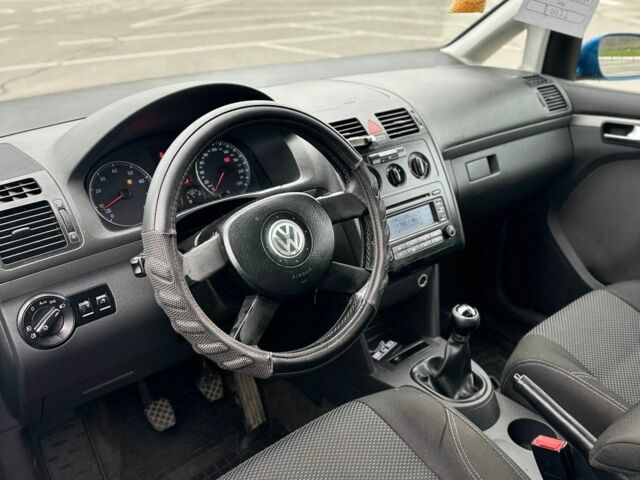 Синій Фольксваген Туран, об'ємом двигуна 0 л та пробігом 276 тис. км за 5500 $, фото 5 на Automoto.ua