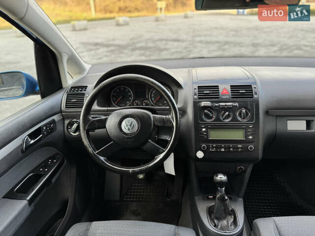 Синий Фольксваген Туран, объемом двигателя 1.6 л и пробегом 250 тыс. км за 5450 $, фото 29 на Automoto.ua