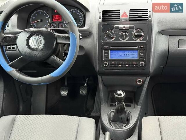 Синий Фольксваген Туран, объемом двигателя 1.6 л и пробегом 246 тыс. км за 5800 $, фото 12 на Automoto.ua