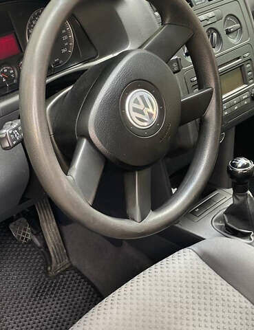 Синій Фольксваген Туран, об'ємом двигуна 1.6 л та пробігом 225 тис. км за 5700 $, фото 4 на Automoto.ua