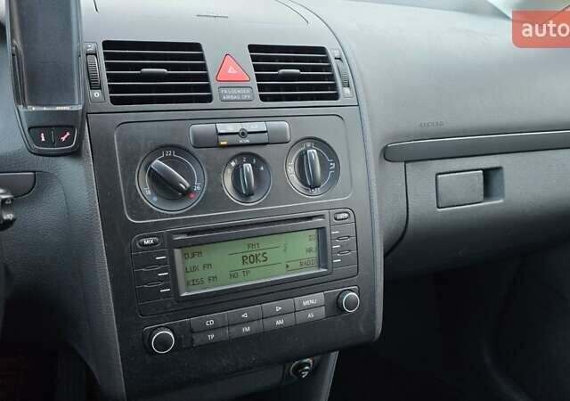 Синий Фольксваген Туран, объемом двигателя 1.6 л и пробегом 221 тыс. км за 6399 $, фото 51 на Automoto.ua