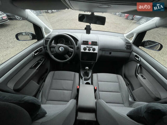 Синий Фольксваген Туран, объемом двигателя 1.6 л и пробегом 233 тыс. км за 6500 $, фото 43 на Automoto.ua