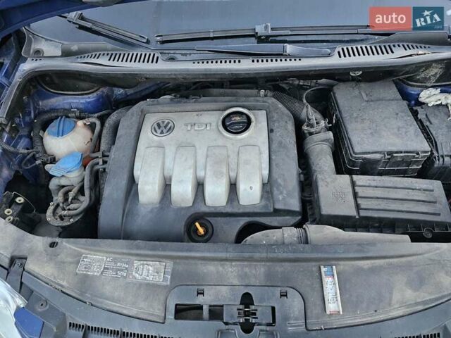 Синий Фольксваген Туран, объемом двигателя 1.9 л и пробегом 273 тыс. км за 5500 $, фото 1 на Automoto.ua