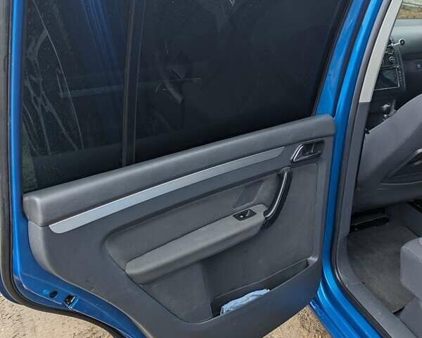 Синий Фольксваген Туран, объемом двигателя 2 л и пробегом 200 тыс. км за 6399 $, фото 6 на Automoto.ua