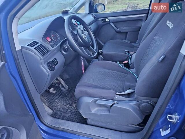 Синий Фольксваген Туран, объемом двигателя 1.9 л и пробегом 273 тыс. км за 5500 $, фото 5 на Automoto.ua