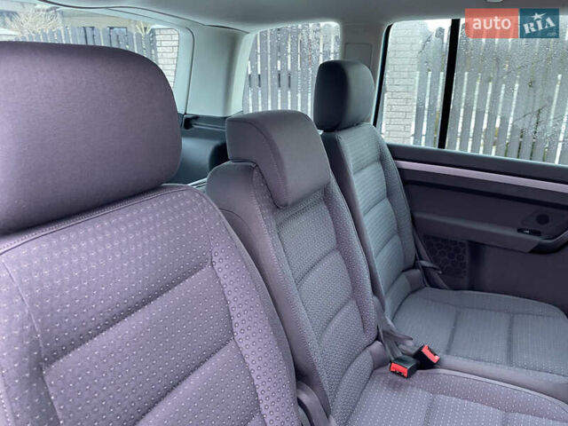 Синий Фольксваген Туран, объемом двигателя 1.6 л и пробегом 186 тыс. км за 6000 $, фото 16 на Automoto.ua