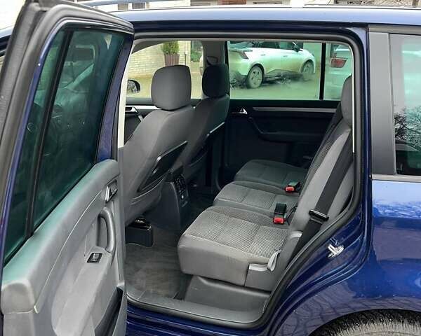 Синий Фольксваген Туран, объемом двигателя 1.6 л и пробегом 204 тыс. км за 6200 $, фото 16 на Automoto.ua