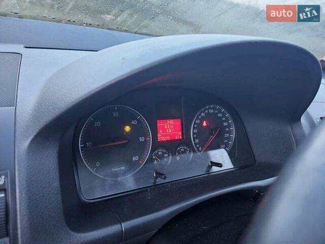 Синий Фольксваген Туран, объемом двигателя 1.9 л и пробегом 273 тыс. км за 5500 $, фото 6 на Automoto.ua