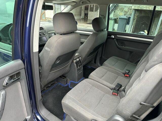 Синий Фольксваген Туран, объемом двигателя 2 л и пробегом 468 тыс. км за 3999 $, фото 17 на Automoto.ua