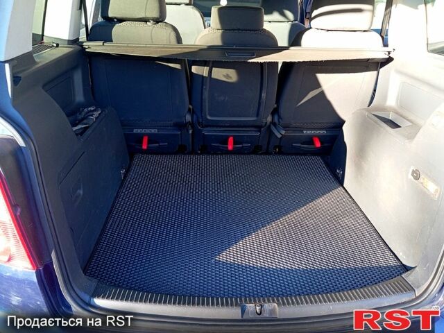 Синій Фольксваген Туран, об'ємом двигуна 1.9 л та пробігом 320 тис. км за 5350 $, фото 8 на Automoto.ua