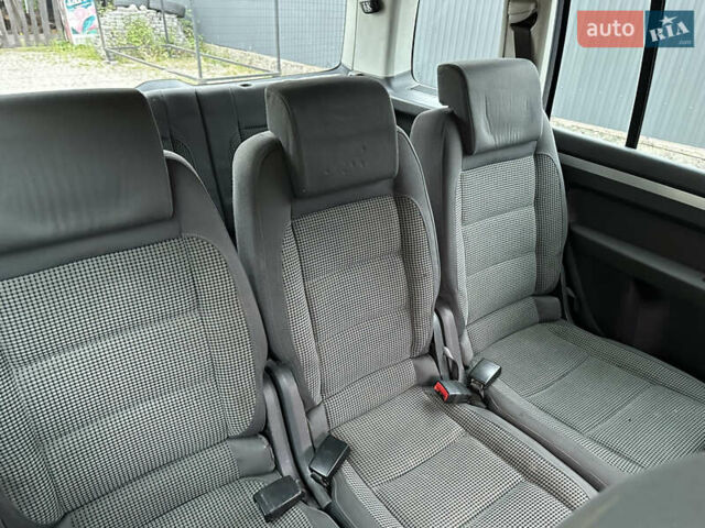 Синий Фольксваген Туран, объемом двигателя 2 л и пробегом 468 тыс. км за 3999 $, фото 18 на Automoto.ua