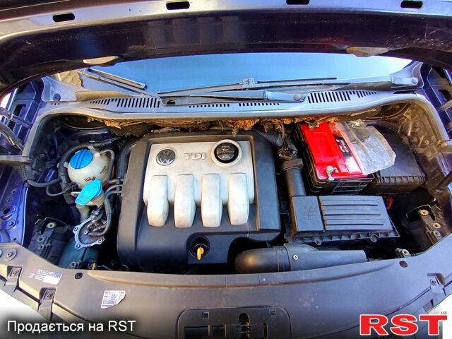 Синій Фольксваген Туран, об'ємом двигуна 1.9 л та пробігом 320 тис. км за 5350 $, фото 4 на Automoto.ua