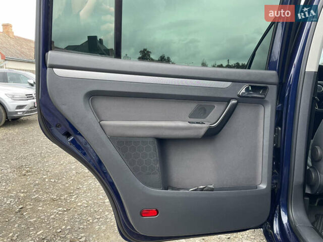 Синий Фольксваген Туран, объемом двигателя 1.6 л и пробегом 233 тыс. км за 6500 $, фото 27 на Automoto.ua