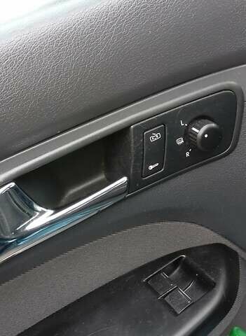 Синий Фольксваген Туран, объемом двигателя 1.6 л и пробегом 180 тыс. км за 6500 $, фото 11 на Automoto.ua