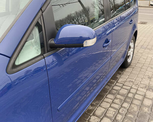 Синий Фольксваген Туран, объемом двигателя 1.6 л и пробегом 199 тыс. км за 6700 $, фото 30 на Automoto.ua