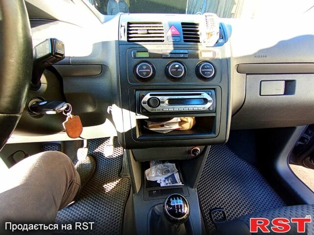 Синій Фольксваген Туран, об'ємом двигуна 1.9 л та пробігом 320 тис. км за 5350 $, фото 6 на Automoto.ua