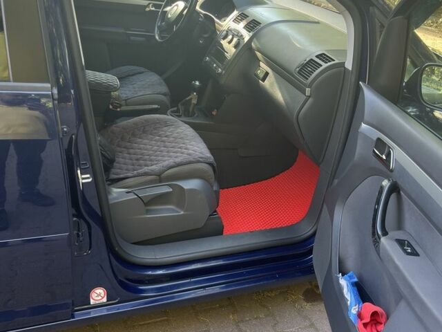 Синий Фольксваген Туран, объемом двигателя 1.6 л и пробегом 270 тыс. км за 6000 $, фото 6 на Automoto.ua