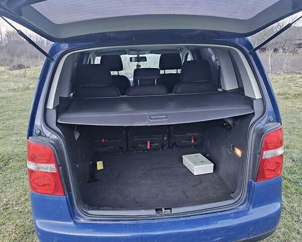 Синий Фольксваген Туран, объемом двигателя 1.9 л и пробегом 273 тыс. км за 5500 $, фото 4 на Automoto.ua