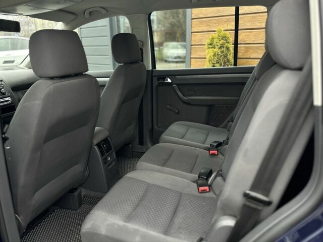 Синий Фольксваген Туран, объемом двигателя 2 л и пробегом 320 тыс. км за 6100 $, фото 23 на Automoto.ua