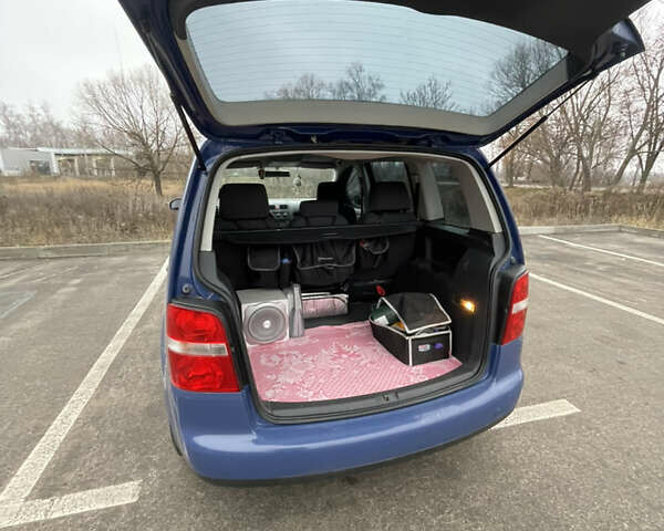 Синий Фольксваген Туран, объемом двигателя 1.9 л и пробегом 253 тыс. км за 5500 $, фото 6 на Automoto.ua