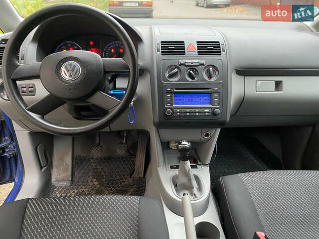 Синий Фольксваген Туран, объемом двигателя 1.6 л и пробегом 199 тыс. км за 6700 $, фото 16 на Automoto.ua
