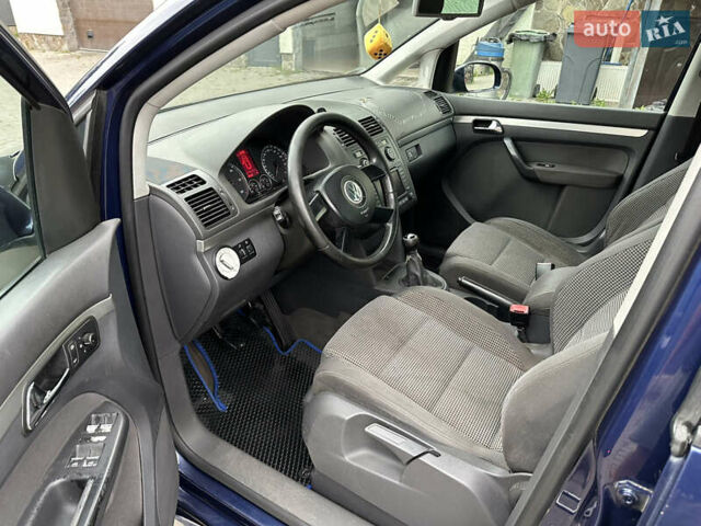 Синий Фольксваген Туран, объемом двигателя 2 л и пробегом 468 тыс. км за 3999 $, фото 15 на Automoto.ua