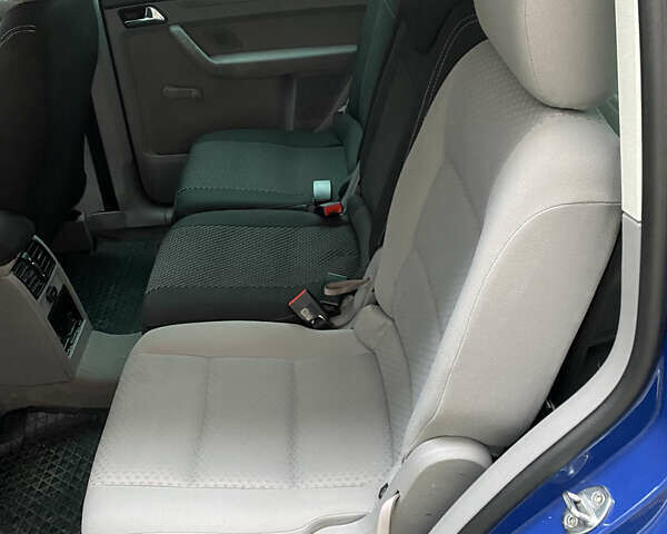 Синий Фольксваген Туран, объемом двигателя 1.6 л и пробегом 199 тыс. км за 6700 $, фото 13 на Automoto.ua