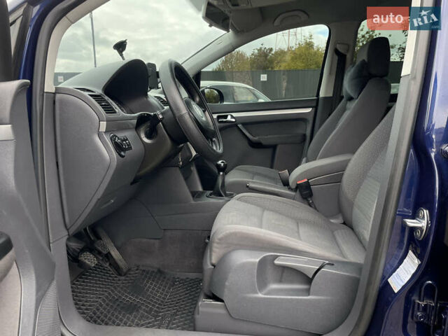 Синий Фольксваген Туран, объемом двигателя 1.6 л и пробегом 233 тыс. км за 6500 $, фото 20 на Automoto.ua