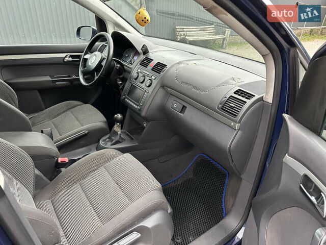 Синий Фольксваген Туран, объемом двигателя 2 л и пробегом 468 тыс. км за 3999 $, фото 21 на Automoto.ua