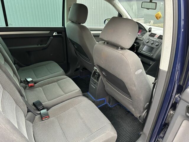 Синий Фольксваген Туран, объемом двигателя 2 л и пробегом 468 тыс. км за 3999 $, фото 18 на Automoto.ua