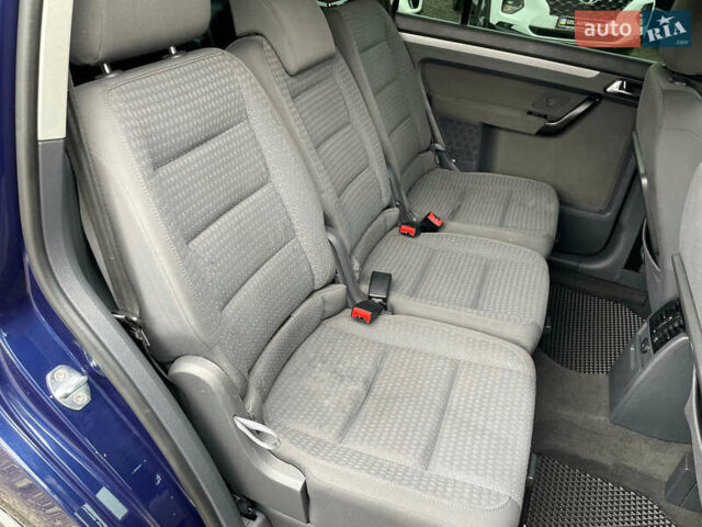 Синий Фольксваген Туран, объемом двигателя 1.6 л и пробегом 233 тыс. км за 6500 $, фото 35 на Automoto.ua