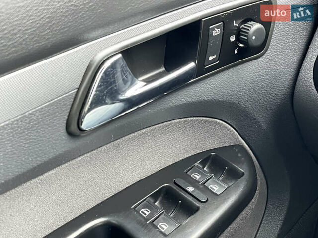 Синий Фольксваген Туран, объемом двигателя 1.6 л и пробегом 233 тыс. км за 6500 $, фото 48 на Automoto.ua