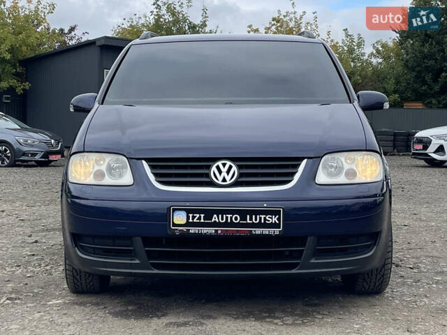 Синий Фольксваген Туран, объемом двигателя 1.6 л и пробегом 233 тыс. км за 6500 $, фото 1 на Automoto.ua