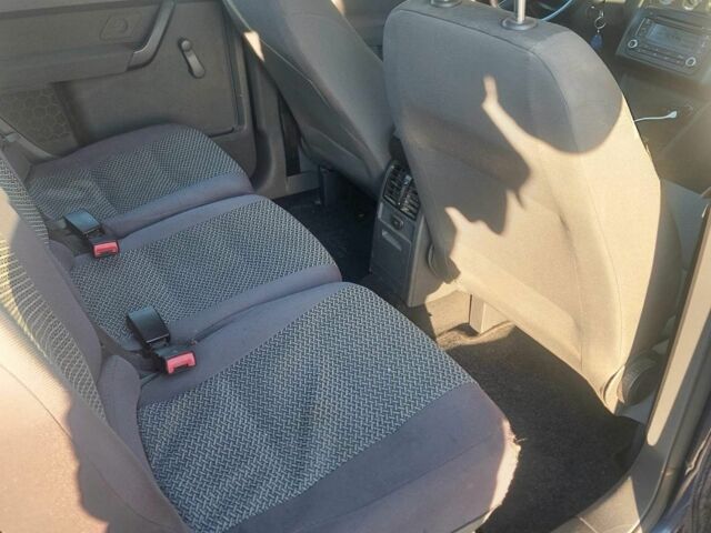 Синий Фольксваген Туран, объемом двигателя 2 л и пробегом 280 тыс. км за 3500 $, фото 4 на Automoto.ua