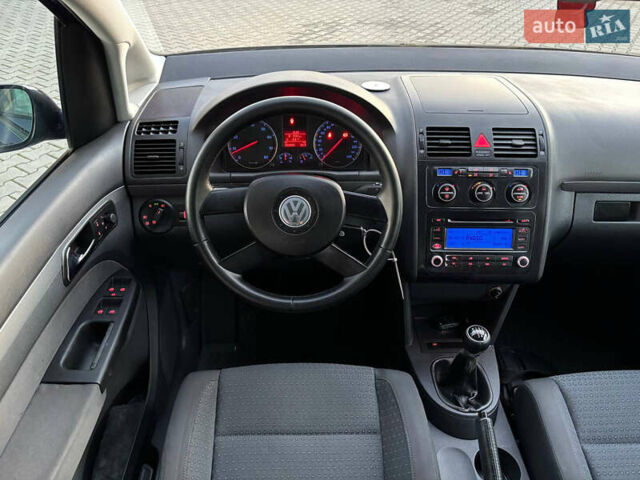 Синий Фольксваген Туран, объемом двигателя 1.6 л и пробегом 251 тыс. км за 6700 $, фото 26 на Automoto.ua