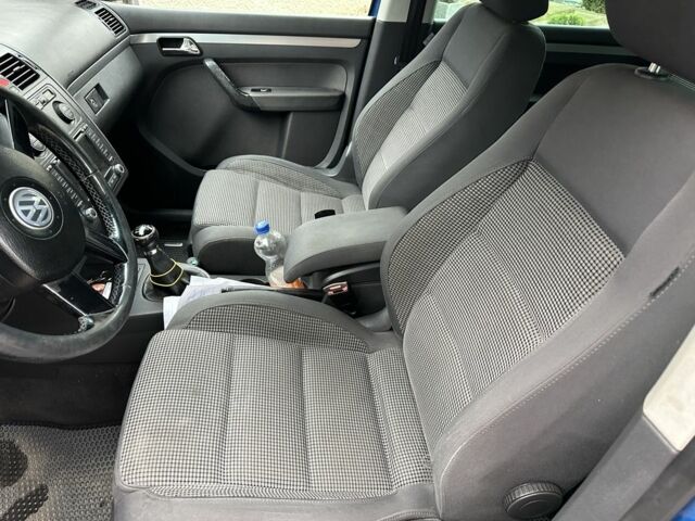 Синий Фольксваген Туран, объемом двигателя 2 л и пробегом 490 тыс. км за 4300 $, фото 8 на Automoto.ua