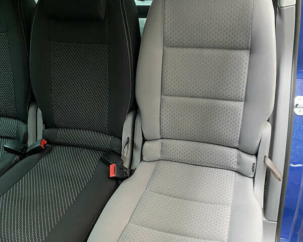 Синий Фольксваген Туран, объемом двигателя 1.6 л и пробегом 199 тыс. км за 6700 $, фото 12 на Automoto.ua