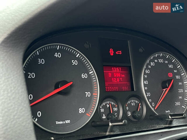 Синий Фольксваген Туран, объемом двигателя 1.6 л и пробегом 233 тыс. км за 6500 $, фото 57 на Automoto.ua