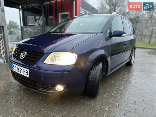 Синий Фольксваген Туран, объемом двигателя 2 л и пробегом 468 тыс. км за 3999 $, фото 1 на Automoto.ua