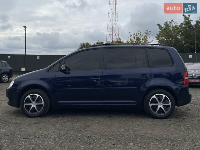 Синий Фольксваген Туран, объемом двигателя 1.6 л и пробегом 233 тыс. км за 6500 $, фото 4 на Automoto.ua