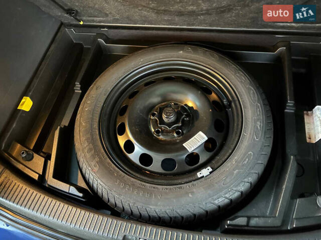 Синий Фольксваген Туран, объемом двигателя 1.6 л и пробегом 251 тыс. км за 6700 $, фото 39 на Automoto.ua