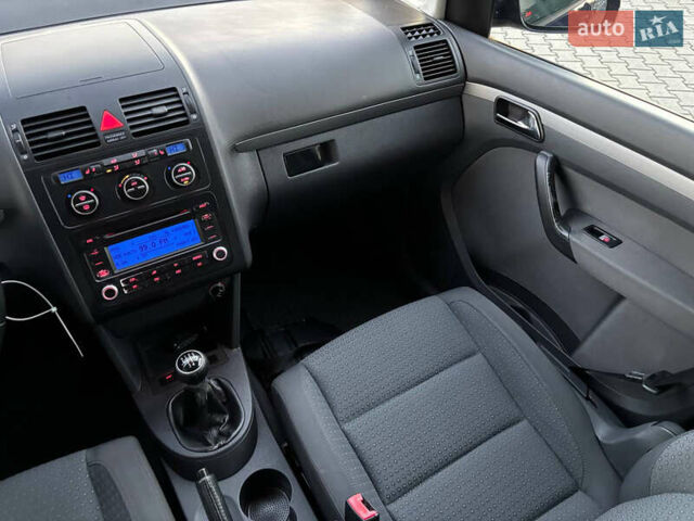 Синий Фольксваген Туран, объемом двигателя 1.6 л и пробегом 251 тыс. км за 6700 $, фото 24 на Automoto.ua