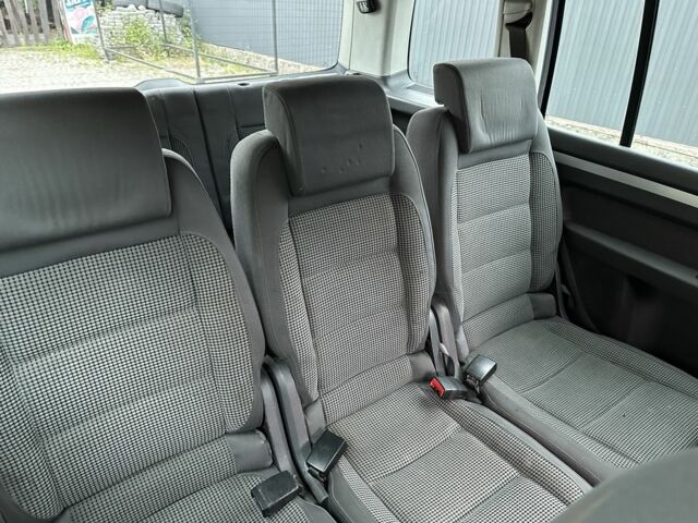 Синий Фольксваген Туран, объемом двигателя 2 л и пробегом 468 тыс. км за 3999 $, фото 20 на Automoto.ua